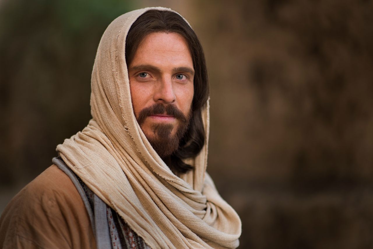 Jesus Christus lächelt und fordert alle auf, zu ihm zu kommen