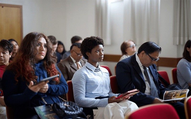 Eine Gemeinde erfährt mehr über Jesus Christus